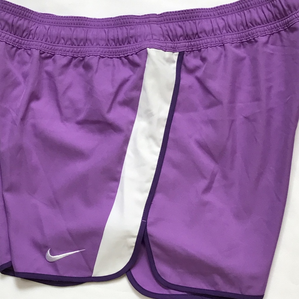 Nike Dri-FIT Women's Backheel Purple Running Short - Picture 2 of 3